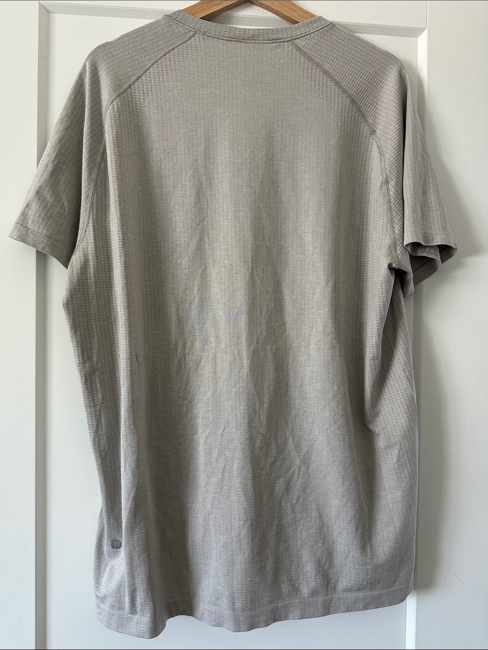 Lululemon Men's Short Sleeve Performance T-Shirt - Light Gray - Picture 2 of 3